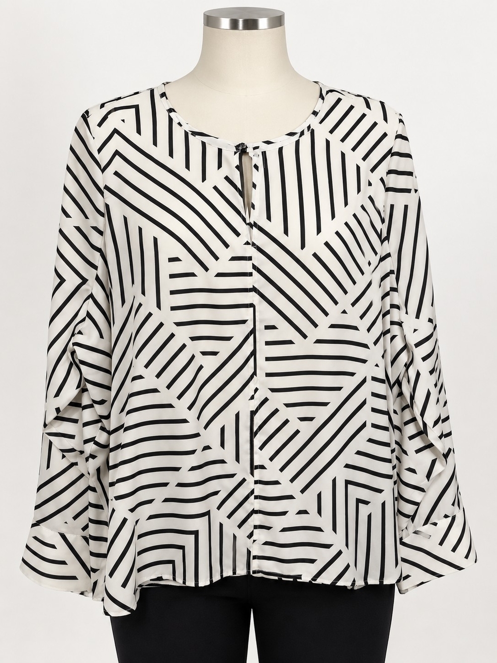 Reitmans Black & White Geometric Stripe Blouse